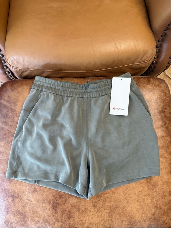 lululemon athletica Pants - NWT Lululemon Softstreme High-Rise Short 4" Sz 8 Army Green